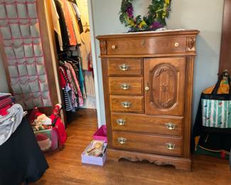 NICE CHEST OF DRAWERS