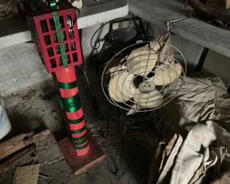 VINTAGE FAN.   AND IT WORKS