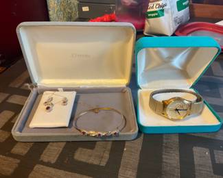 10 KT SET.    AND A MANS WATCH FRON STIX BAER AND FULLER 