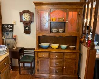 NEWER OAK HUTCH