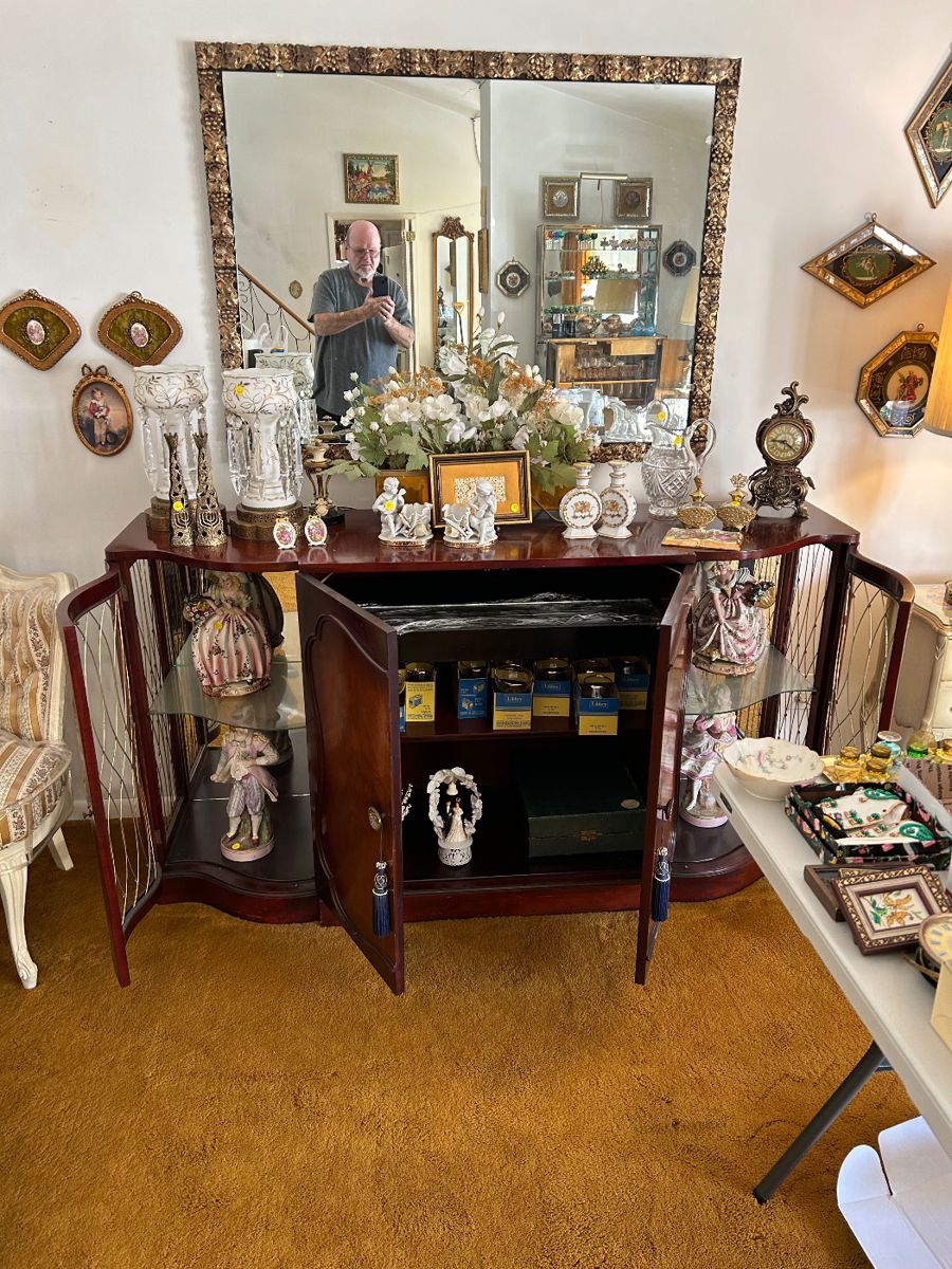 mid century modern, antiques, collectibles,... starts on 2/2/2024