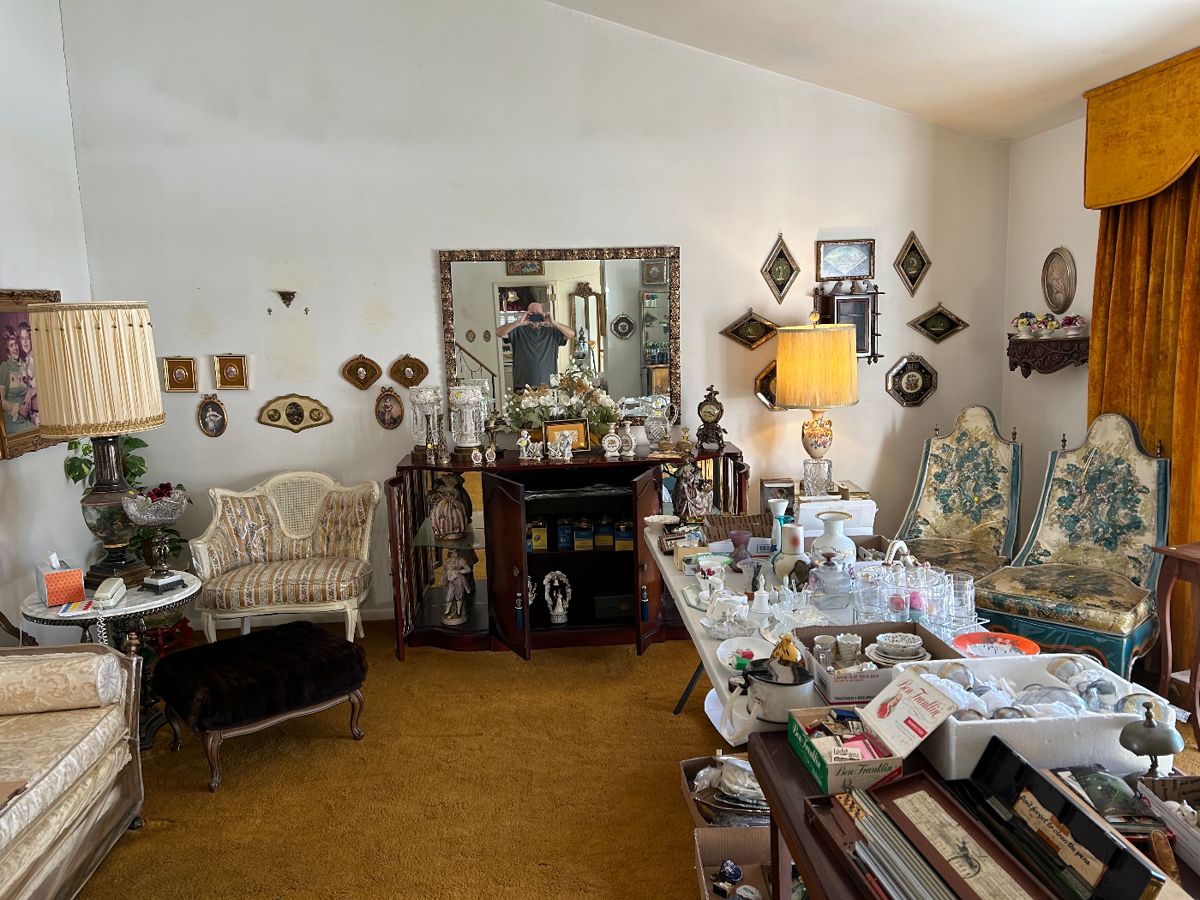 mid century modern, antiques, collectibles,... starts on 2/2/2024