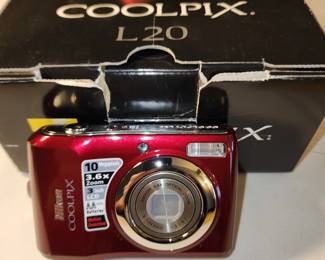 Nikon Coolpix L2, with everything 