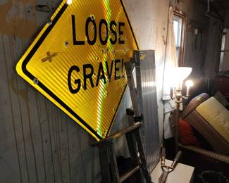Loose gravel sign