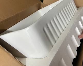Brand NewCeramic Farmhouse Kitchen Sink. Size 24"L x 18" W