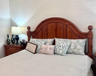 King sized blue floral bed sheets