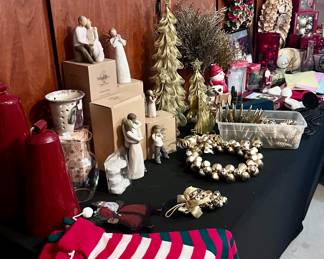 Varios holiday decor