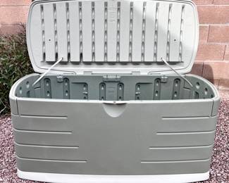 Outdoor storage bin