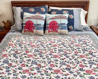 Queen sized reversible bedding 