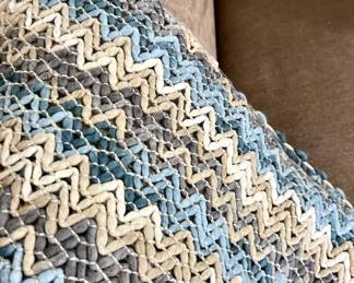 Cute wavy throw blanket