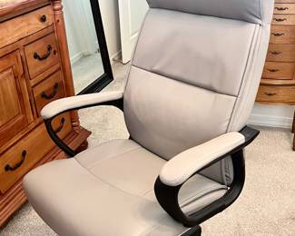 Office chair in excellent condition