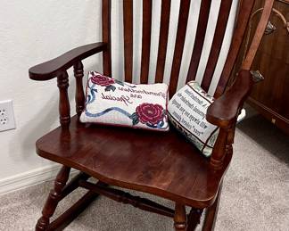 Vintage rocking chair in excellent condition 