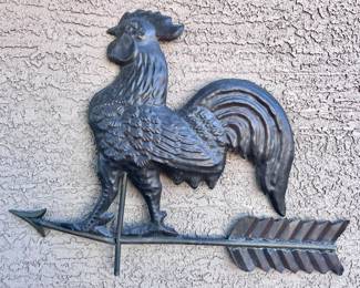 Rooster and arrow decor