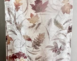 Fall leafy table runner