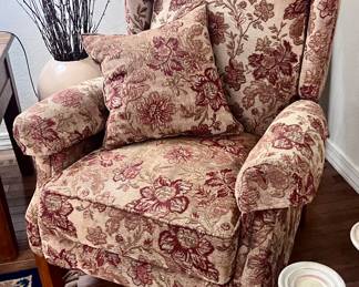 Reclining living room armchair 