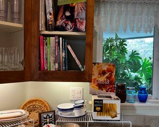 Kitchenware & cookbooks 