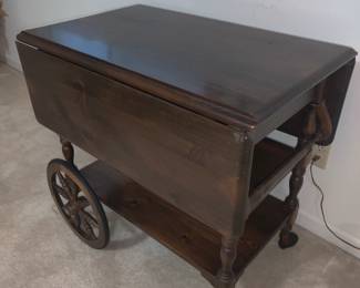 1980's tea cart in excellent condition