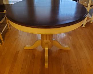 Beautiful pedestal kitchen table with...