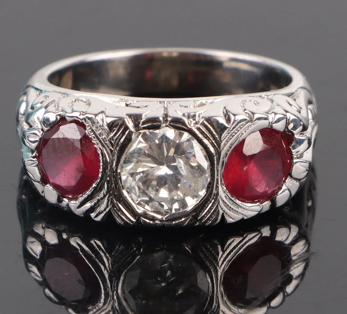 Diamond and ruby gold ring