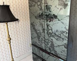 Armoire 
$225

Lamp
$48