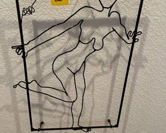 Metal wall art
Bar
$50