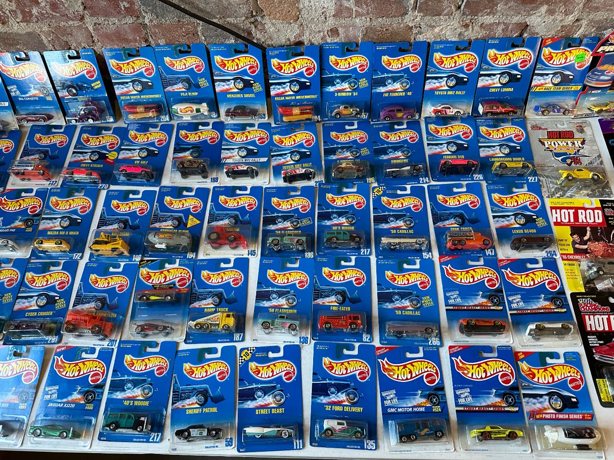 SATURDAY NIGHT PLEASANT HILL AUCTION TOYS... starts on 12/30/2023