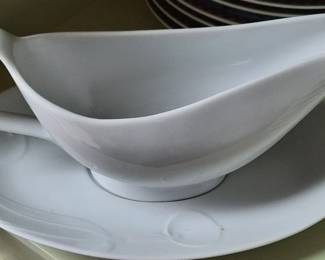 Mikasa Classic Flair Calla Lily Gravy Boat