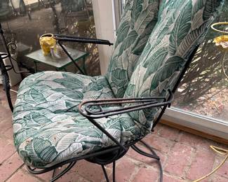 All Homecrest pieces have original cushions