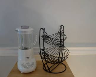 Cuisenart blender and metal fruit basket