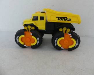 Tonka Basic Fun! "The Claw" Dump Truck - It Has Lights, Sounds & Expandable Wheels