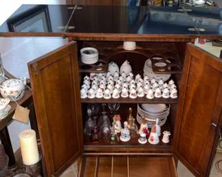 HENREDON VINTAGE STANDUP BAR on ROLLERS $350.