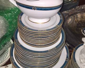 WEDGWOOD DINNERWARE SET