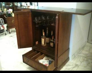 Can Be Used to Store Multiple Items