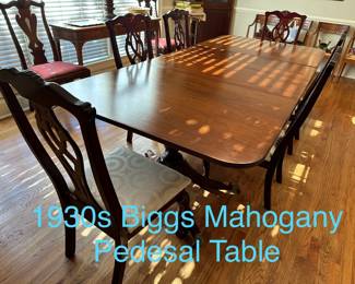 1930s Biggs Mahogany Pedestal Dining Table