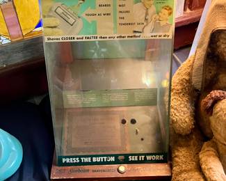 Sunbeam Shavemaster razor display case