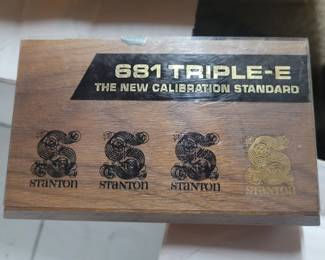 Stanton 681EEE Cartridge and genuine Stanton D6800EEE Stylus in solid wood case 