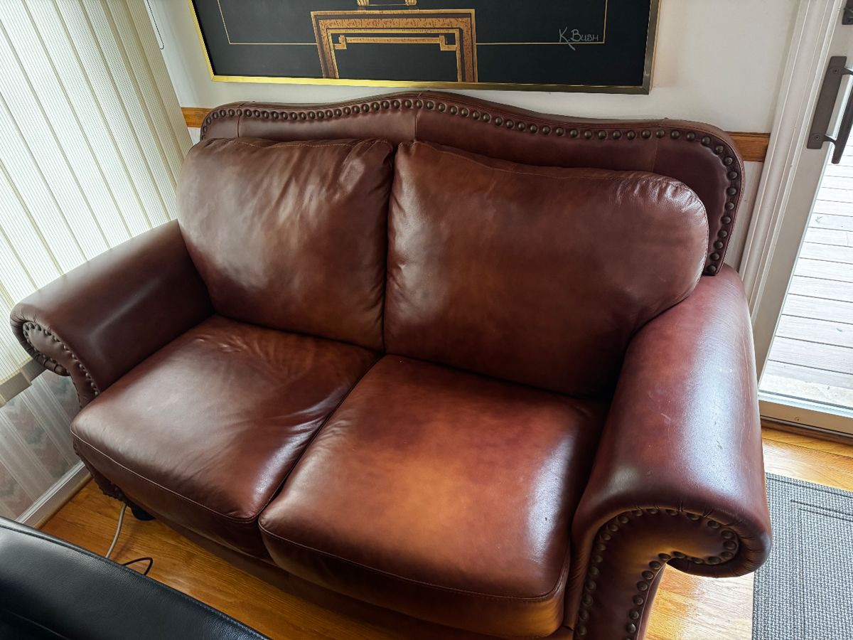 Glenview Private Sale furniture, clothing,... starts on 1/5/2024