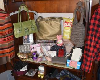 BEGIN SECOND LEVEL Primary Bedroom Close Up Photos