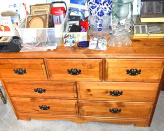 BEGIN THIRD LEVEL Linens/Frame Room Close Up Photos