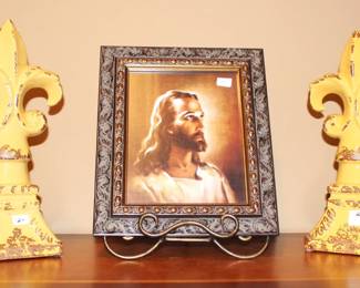 Lots of decorative items.  