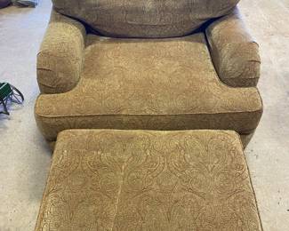 Oversized chair w/ottoman