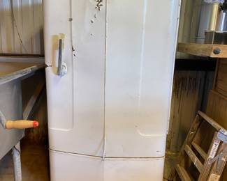Antique refrigerator / freezer