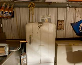 Upright cooler/freezer