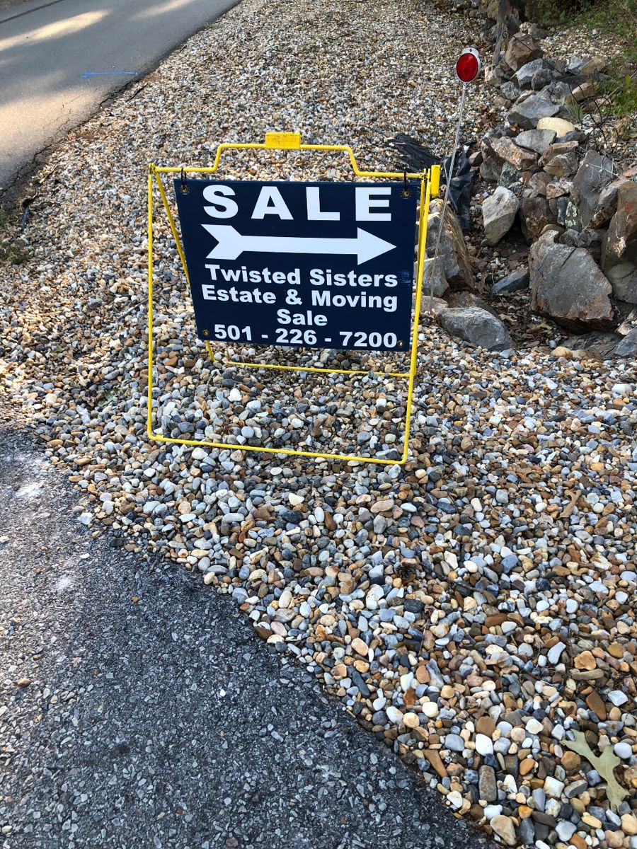 Follow the yellow and blue signs!