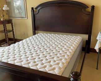 Queen/King bed frame