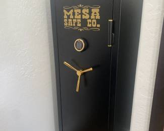 Gun Safe, Holds 14 Guns