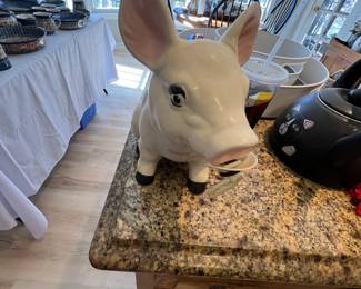 Pig kitchen decor