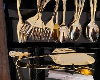 Good tone flatware set