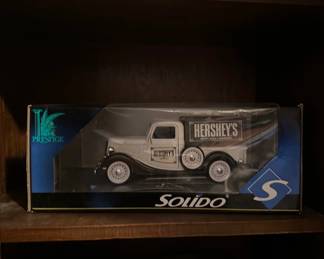 Hershey's Truck toy