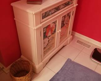 Beachy one-drawer cabinet